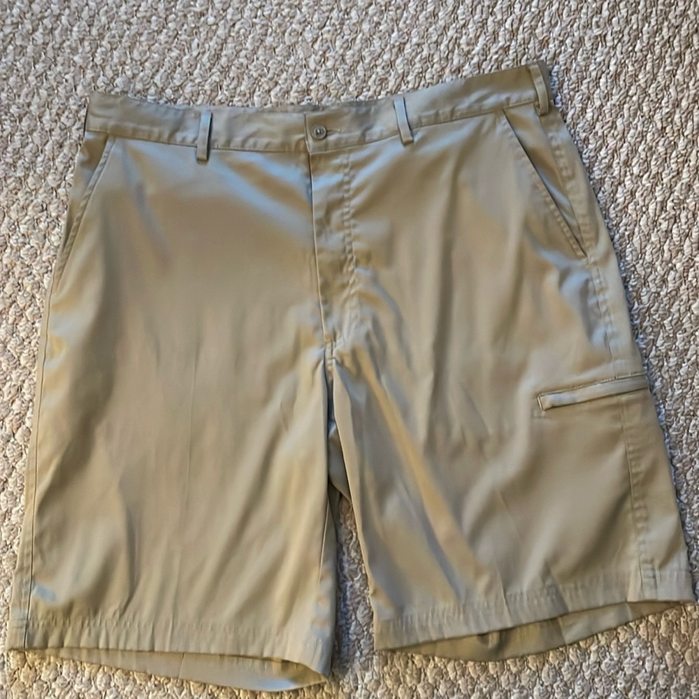 Pebble Beach Performance shorts. Size 36. Khaki / Tan color.